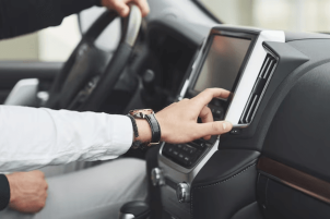 man-includes-audio-system-car_146671-18672